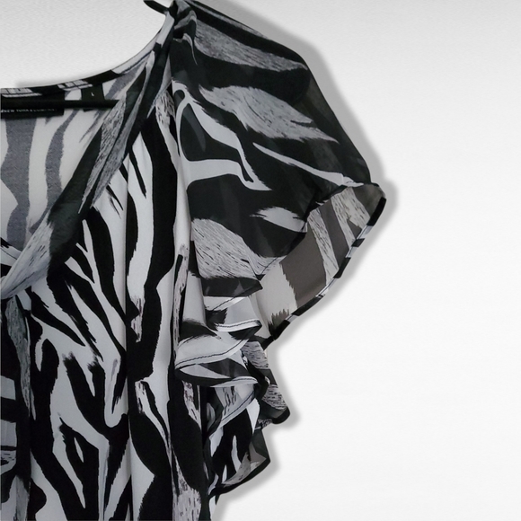 7th Avenue New York & Company Flutter Sleeve Top - Picture 6 of 9